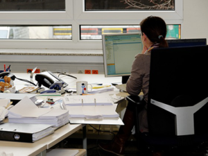 Women-working-on-a-computer