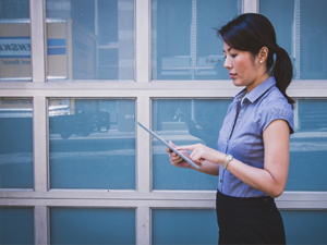 Women-on-Tablet