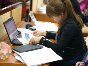 Female-student-studying-thumbnail